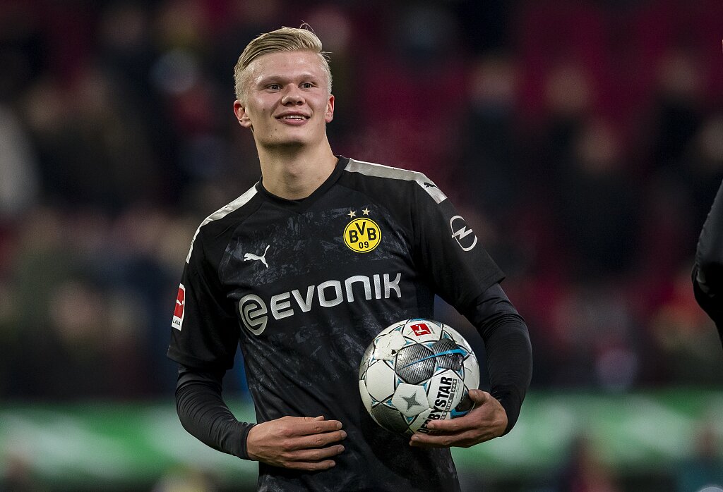 意甲战报：博纳佐利点射萨纳布里亚建功，克雷莫纳2-0莱切