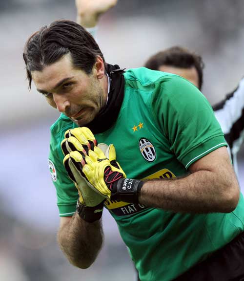 里夫斯：虽然文班缺席但福克斯状态正佳，我们要坚决执行战术