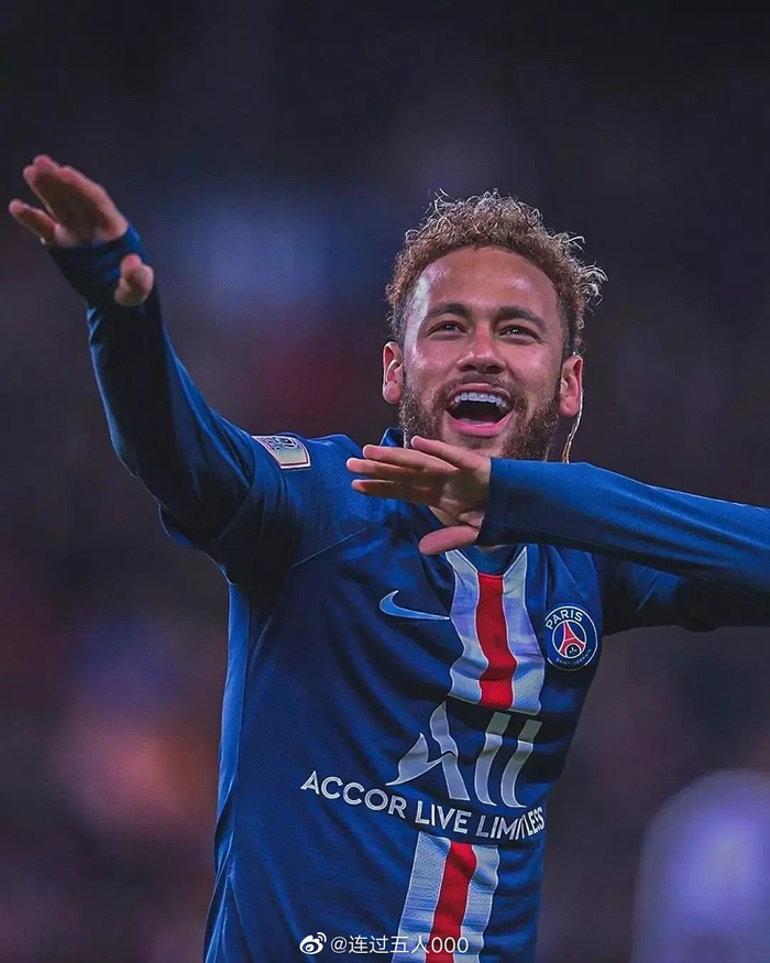 天空：纽卡对谢什科报价8000万欧+浮动，曼联不想卷入竞价战