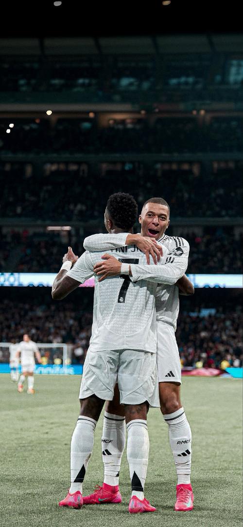 20岁零205天，伊尔迪兹成为尤文历史上最年轻的百场先生